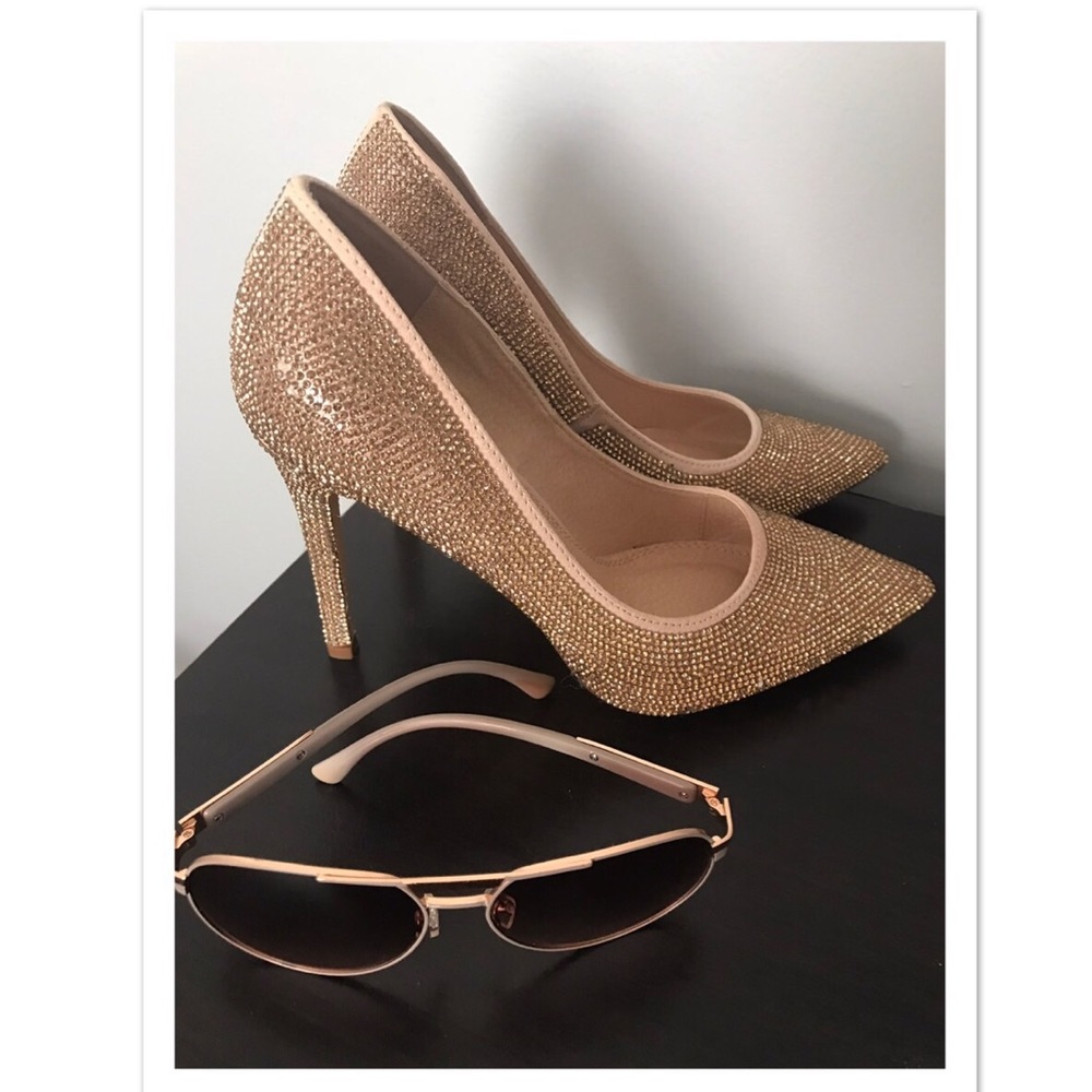 Stunning Shimmering Gold Pumps 🔥